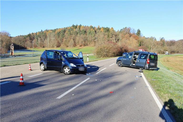 Beide Autos mussten abgeschleppt werden. Foto: Kevin Lermer/7aktuell.de