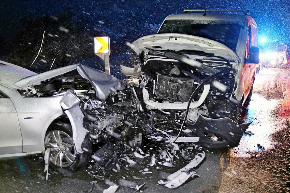 UPDATE: Schwerer Unfall in Althütte Beide Fahrzeuge haben einen Totalschaden. Foto: 7aktuell
