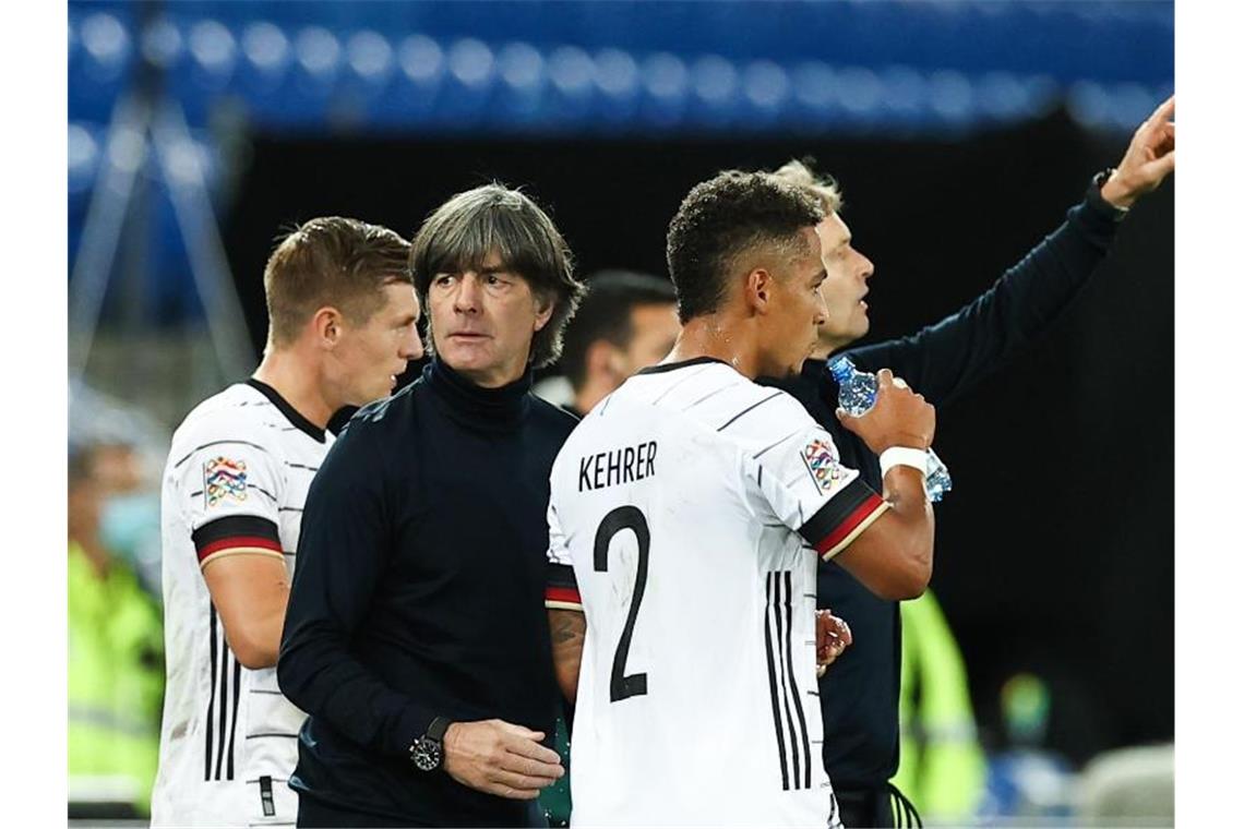 „Beide Spiele waren mit Licht und Schatten, mit guten Ansätzen, aber natürlich beide Spiele auch mit Fehlern“, sagt Joachim Löw. Foto: Christian Charisius/dpa