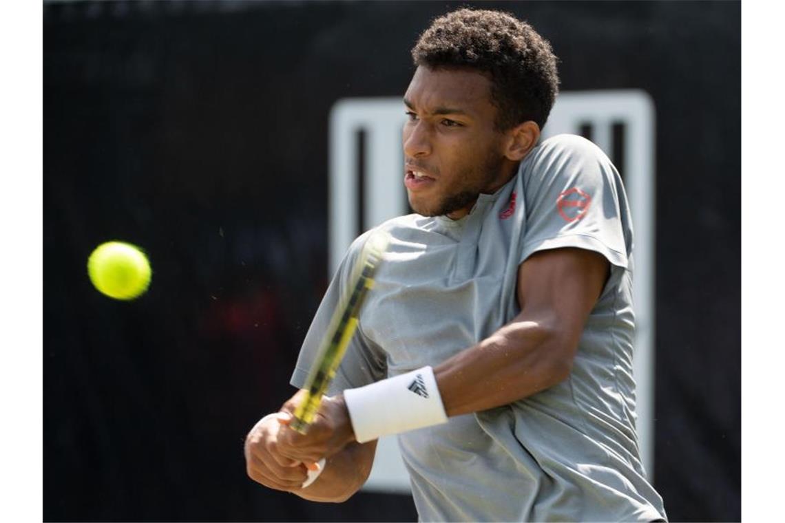 Beim ATP-Turnier in Stuttgart noch ohne Satzverlust: Felix Auger-Aliassime aus Kanada. Foto: Marijan Murat/dpa