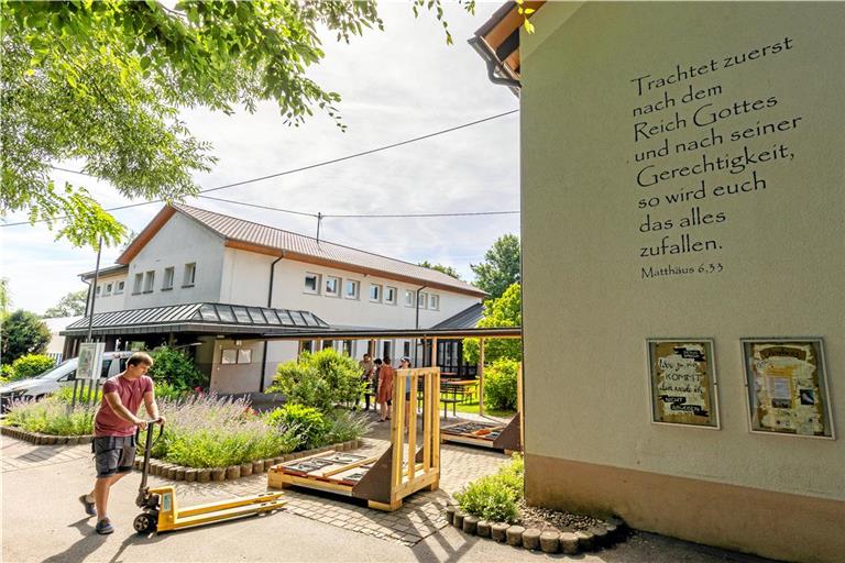 Beim Aufbau vor der Jahreskonferenz im Jahr 2022. Archivfoto: Alexander Becher