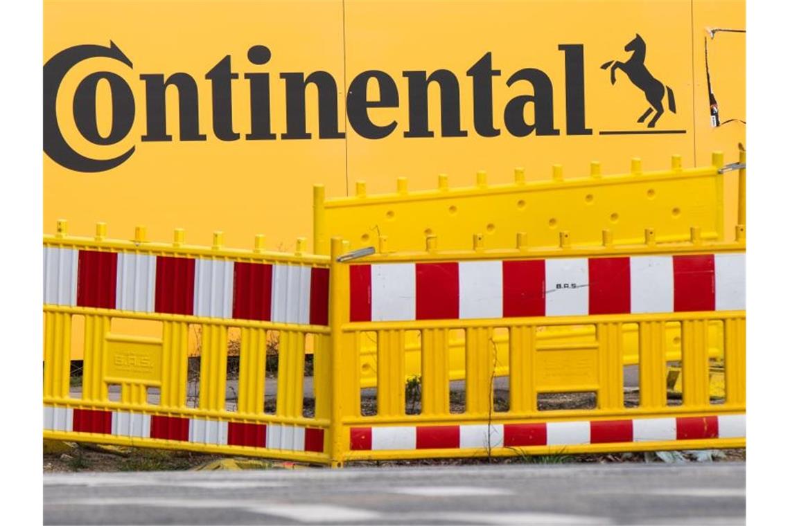 Über 40 Prozent der Conti-Produktion ruhen Beim Autozulieferer Continental haben der Nachfrageeinbruch und die Lieferketten-Probleme wegen der Corona-Krise deutliche Einschnitte in der Produktion zur Folge. Foto: Julian Stratenschulte/dpa