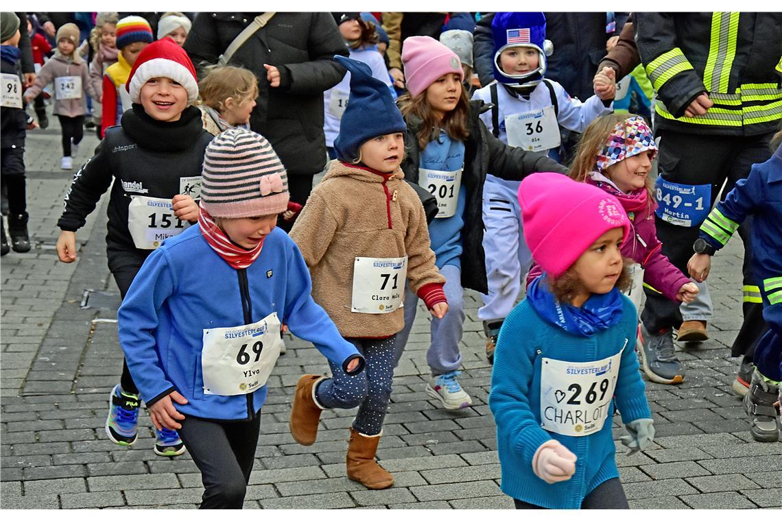 Beim Bambinilauf haben die Jüngsten viel Spaß. Silvesterlauf in Backnang 2025. S...