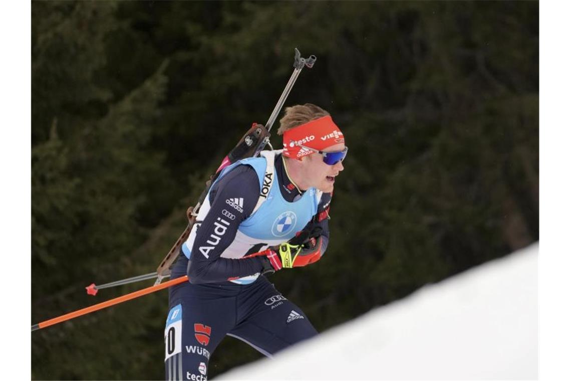 DSV-Skijäger Doll Dritter - Fillon Maillet siegt Beim Biathlon-Weltcup im estnischen Otepää lief Benedikt Doll aus Deutschland auf Podestplatz drei. Foto: Matthias Schrader/AP/dpa