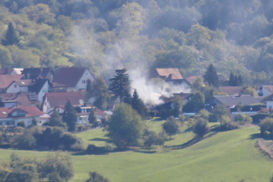 Beim Brand eines Hauses in Rudersberg-Zumhof ist ein Schaden von rund 350000 Euro entstanden, so die ersten Schätzungen der Polizei. Foto: 7aktuell/Kevin Lermer
