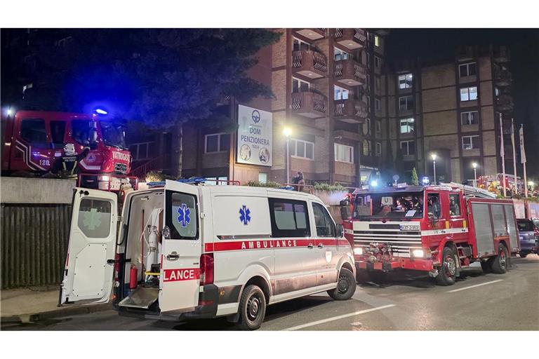 Beim Brand in einem Altenheim in der bosnischen Stadt Tuzla kamen mindestens elf Menschen ums Leben.