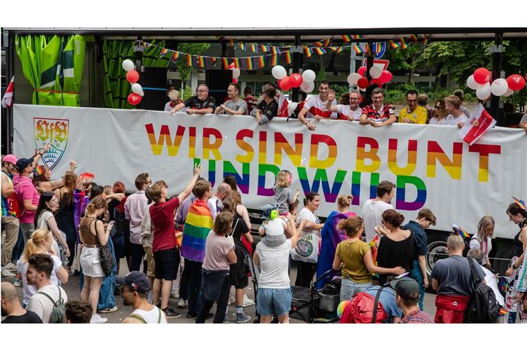 Beim Christopher Street Day wird betont, wie wichtig Vielfalt ist. Wie denken die Bürger darüber? Das hat eine Studie der Robert-Bosch-Stiftung beleuchtet.