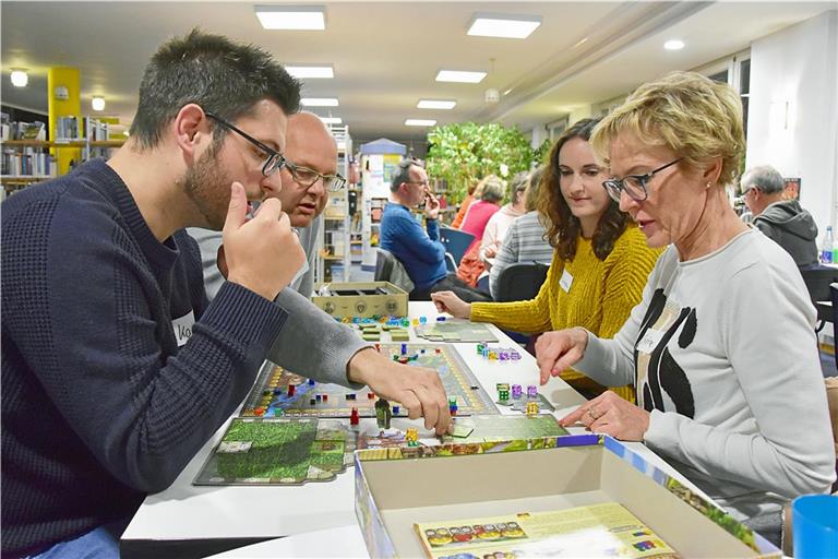 Beim cje werden die Brettspiele ausgepackt. Archivfoto: Tobias Sellmaier