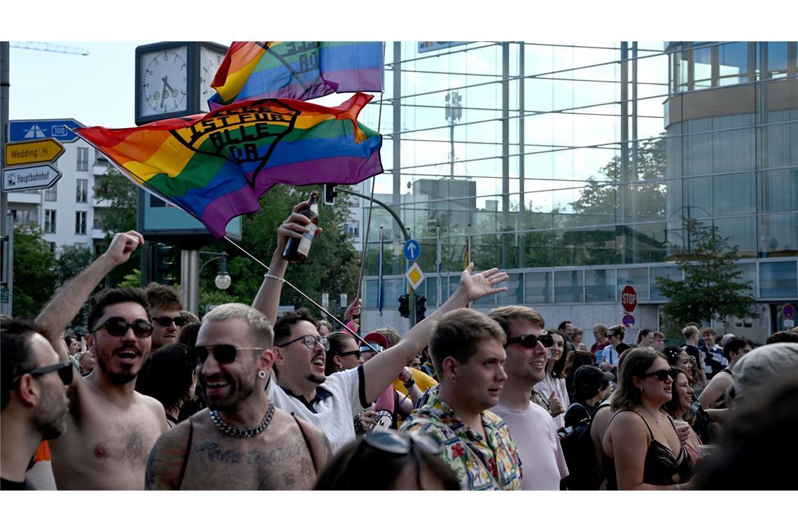 Beim CSD wird für Vielfalt, Menschenrechte und den Schutz von Minderheiten demonstriert.