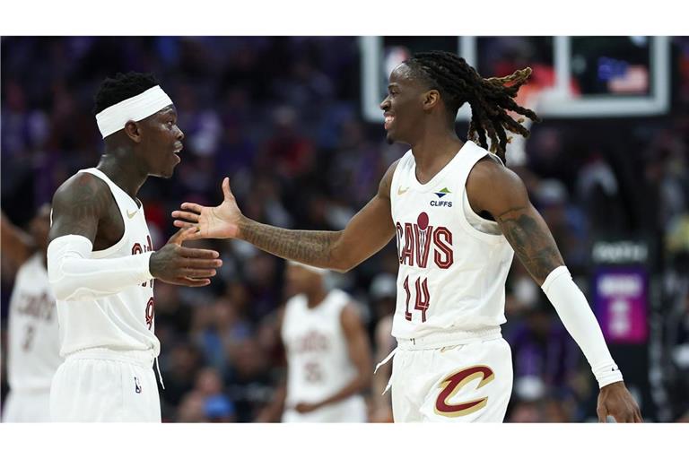 Beim deutlichen Erfolg gegen die Brooklyn Nets steuerte Dennis Schröder (l) für die Cleveland Cavaliers zwölf Punkte bei. (Archivbild)