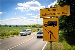 Beim Fertigen der Beschilderung ist offenbar ein Malheur passiert. Foto: Alexander Becher