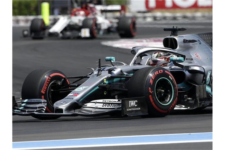 Beim Grand Prix von Frankreich startet Lewis Hamilton von der Pole Position. Foto: Claude Paris/AP