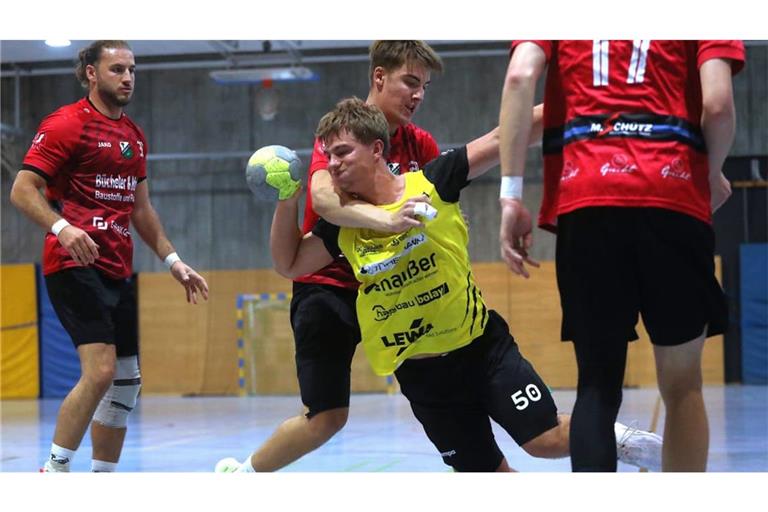 Beim Handball wird am Kreis kräftig zugepackt: Julius Träger ist einer der jungen Spielern im Kader des SV Leonberg/Eltingen, auf die der Verein für die Zukunft setzt.