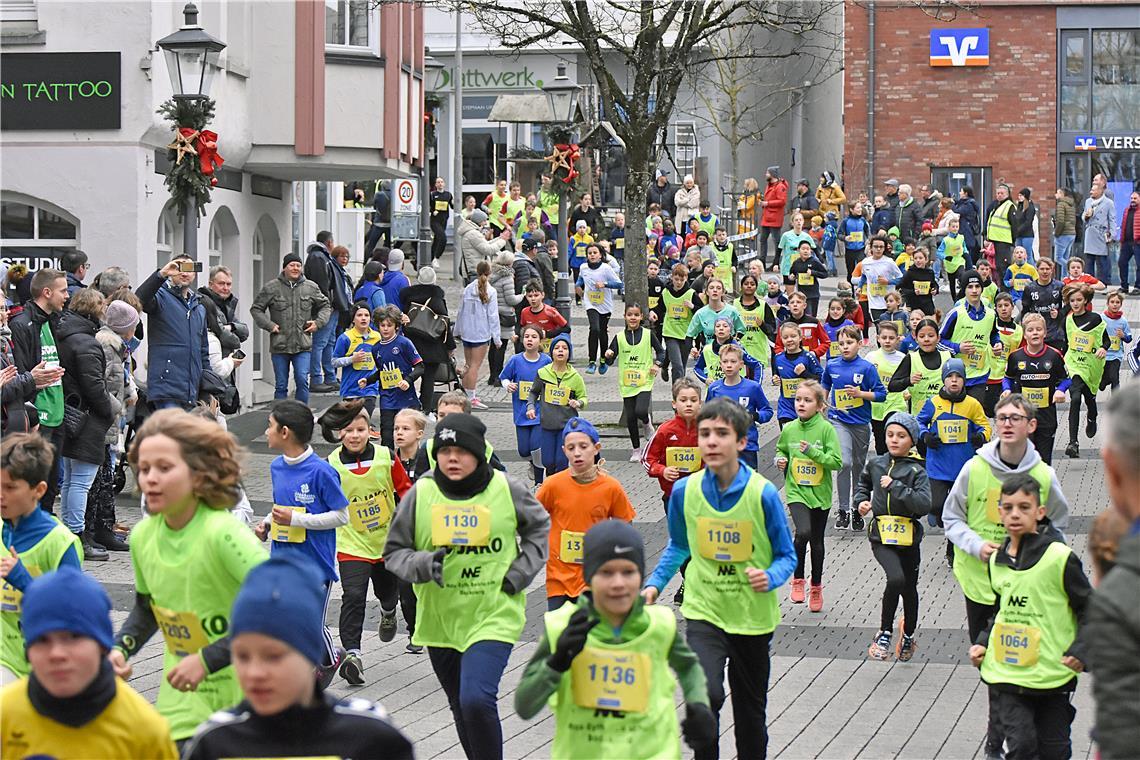 Beim Mini-Marathon sind 380 Kinder und Jugendliche ins Ziel gekommen.