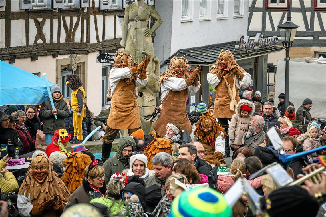 Beim Närrischen Wochenmarkt geht es wieder munter zu. Archivfoto: Alexander Becher