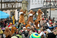 Beim Närrischen Wochenmarkt geht es wieder munter zu. Archivfoto: Alexander Becher