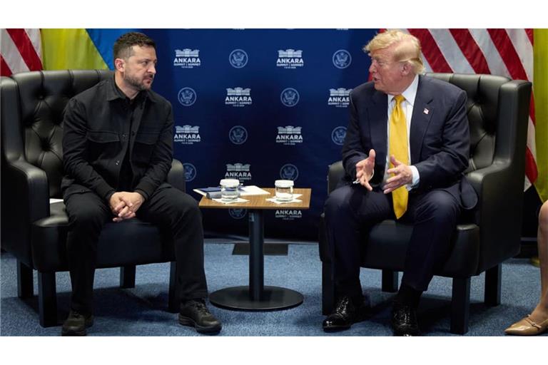 Beim NATO-Gipfel in Ankara im Juli schien das Verhältnis von Trump und Selenskyj noch intakt zu sein.