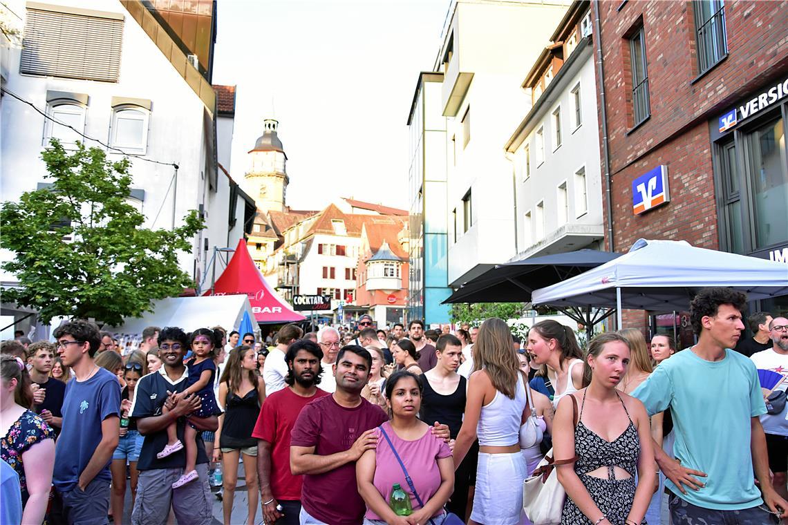 Beim Newcomer Contest ist vor der Bühne eine Menge los. Der spätere Startschuss ...