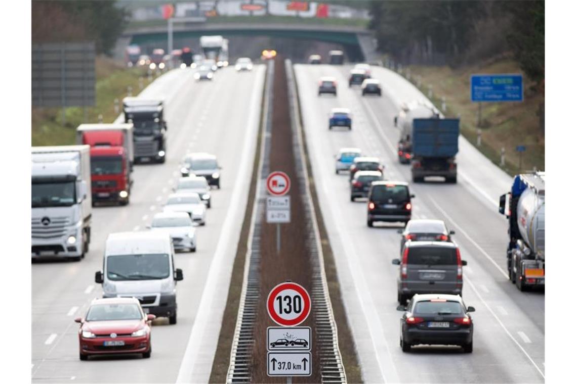 Beim Reizthema einer generellen Geschwindigkeitsbegrenzung auf den Autobahnen sind die Fronten verhärtet. Foto: Soeren Stache/zb/dpa