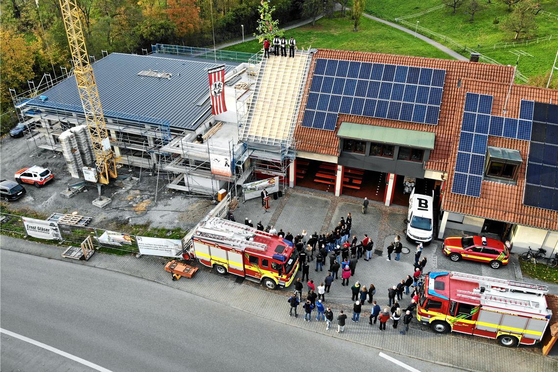 Beim Richtfest waren zahlreiche Gäste zugegen. Foto: Gemeinde Weissach im Tal
