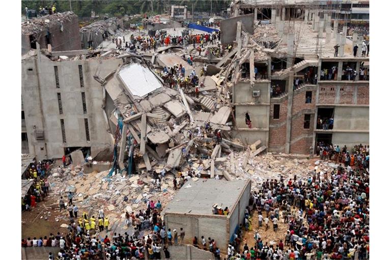 Beim schwersten Unglück in der Textilindustrie starben in Bangladesch mehr als 1000 Menschen. Foto: Abir Abdullah/epa