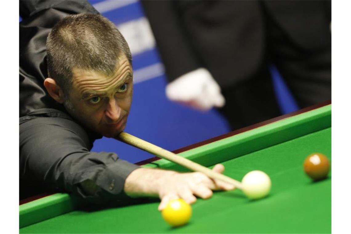 Viele rote Bälle und ein Titelheld: So läuft die Snooker-WM Beim Snooker, der komplexeren Variante des Billards, ist Ronnie O'Sullivan aus England einer der Topstars. Foto: Craig Brough/XinHua/dpa