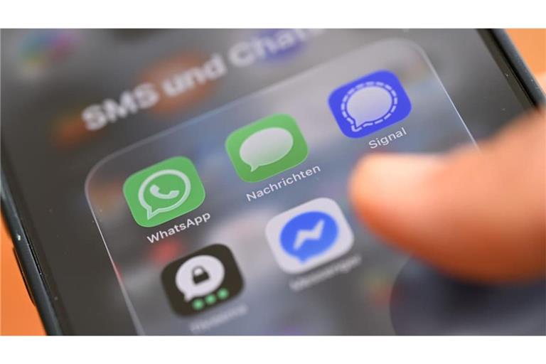Beim sogenannten „SMS-Spoofing“ wird eine Textnachricht so manipuliert, dass es wirkt, als käme sie von einer vertrauenswürdigen Quelle. Mit eben dieser Masche haben Betrüger einen Mann aus Friedrichshafen um mehr als 100.000 Euro erleichtert.