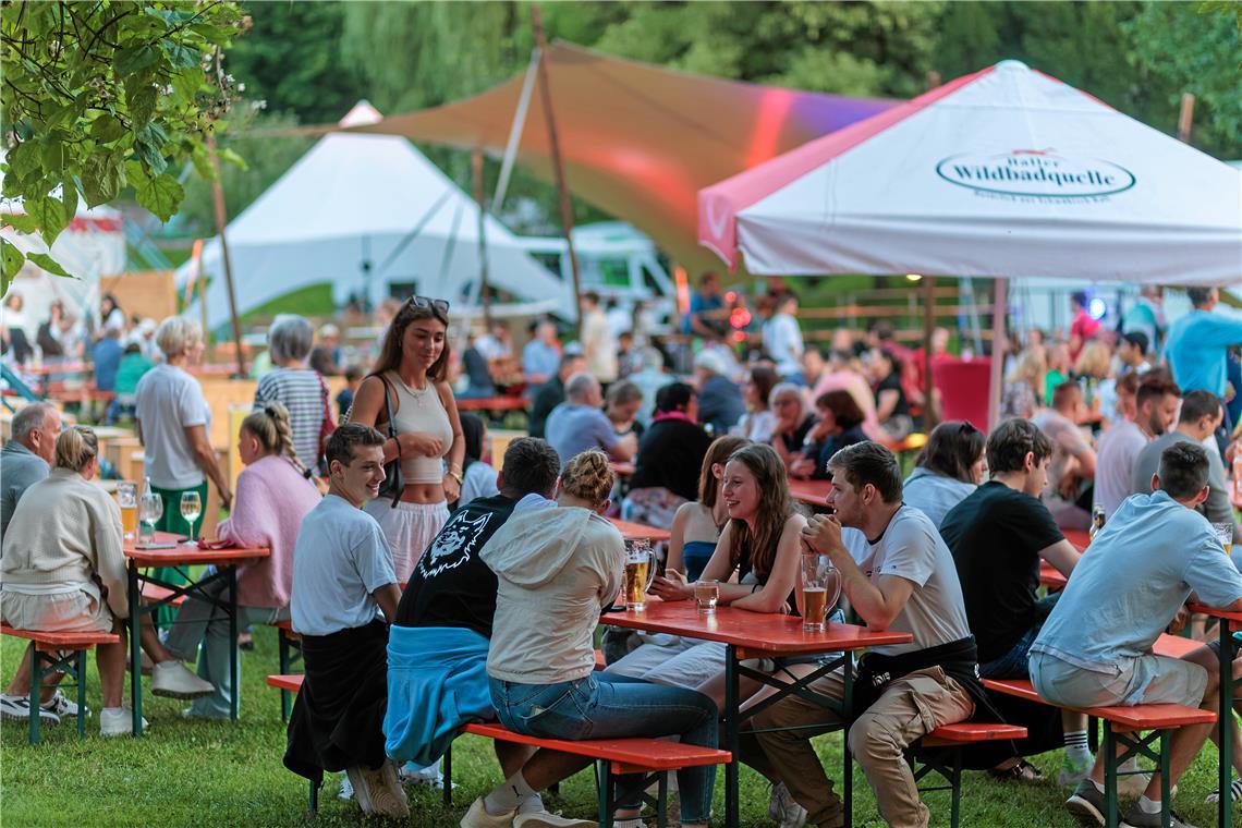 Beim Sommerpalast die Abende oder das Wochenende mit Freunden, Bekannten und der Familie genießen – das ist auch ein wichtiger Aspekt für zahlreiche Besucherinnen und Besucher. Foto: Stefan Bossow