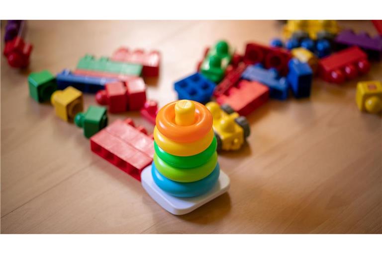 Beim Spielzeugkauf sollten Verbraucherinnen und Verbraucher laut Europol besonders wachsam sein, um Gefahren für Kinder zu vermeiden. (Symbolbild)