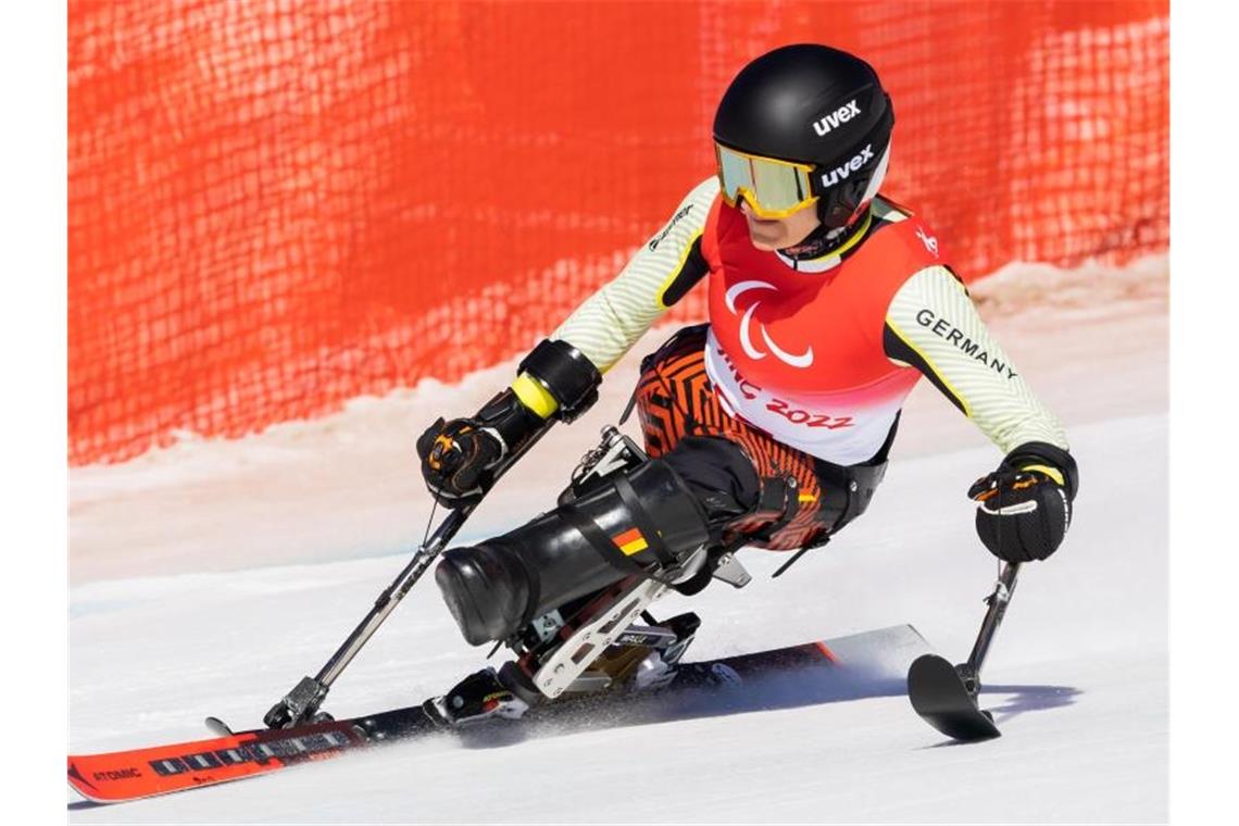 Tränen, Aufholjagd, Tränen: „Schneekönigin“ Forster mit Gold Beim Super-G kam die 26-Jährige noch mit sechs Sekunden Rückstand ins Ziel. Foto: Christoph Soeder/dpa