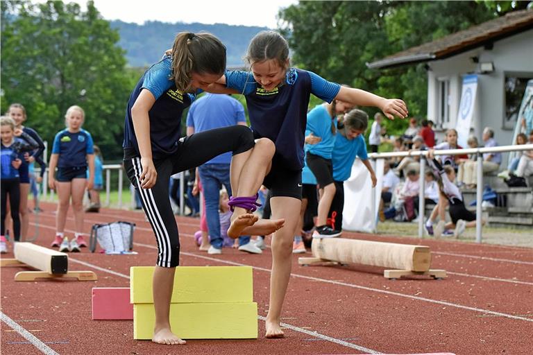 Beim Teamwettbewerb müssen sich die Teilnehmerinnen gut aufeinander abstimmen. Foto: Tobias Sellmaier