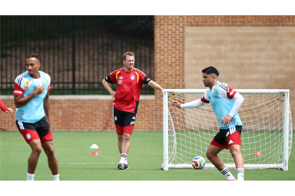 Beim Training schaute Nagelsmann ganz genau hin.