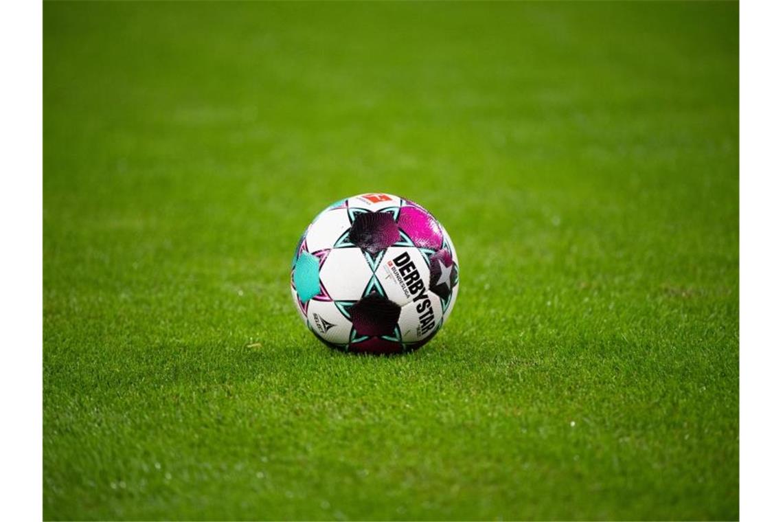 „Richtungsweisendes“ Club-Treffen mit vielen Fragezeichen Beim Treffen von 14 Fußballvereinen überwiegend aus der Bundesliga soll über wichtige Themen des deutschen Profi-Fußballs beraten werden. Foto: Matthias Balk/dpa