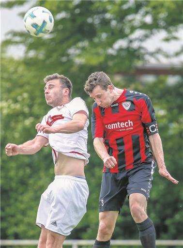 Beim TSV Oberbrüden obenauf: Allmersbach um Michael Heißwolf (rechts, im Duell mit Tobias Reichert). Der SVA muss im Kampf um den Titel aber noch einen Schritt gehen.Foto: A. Becher