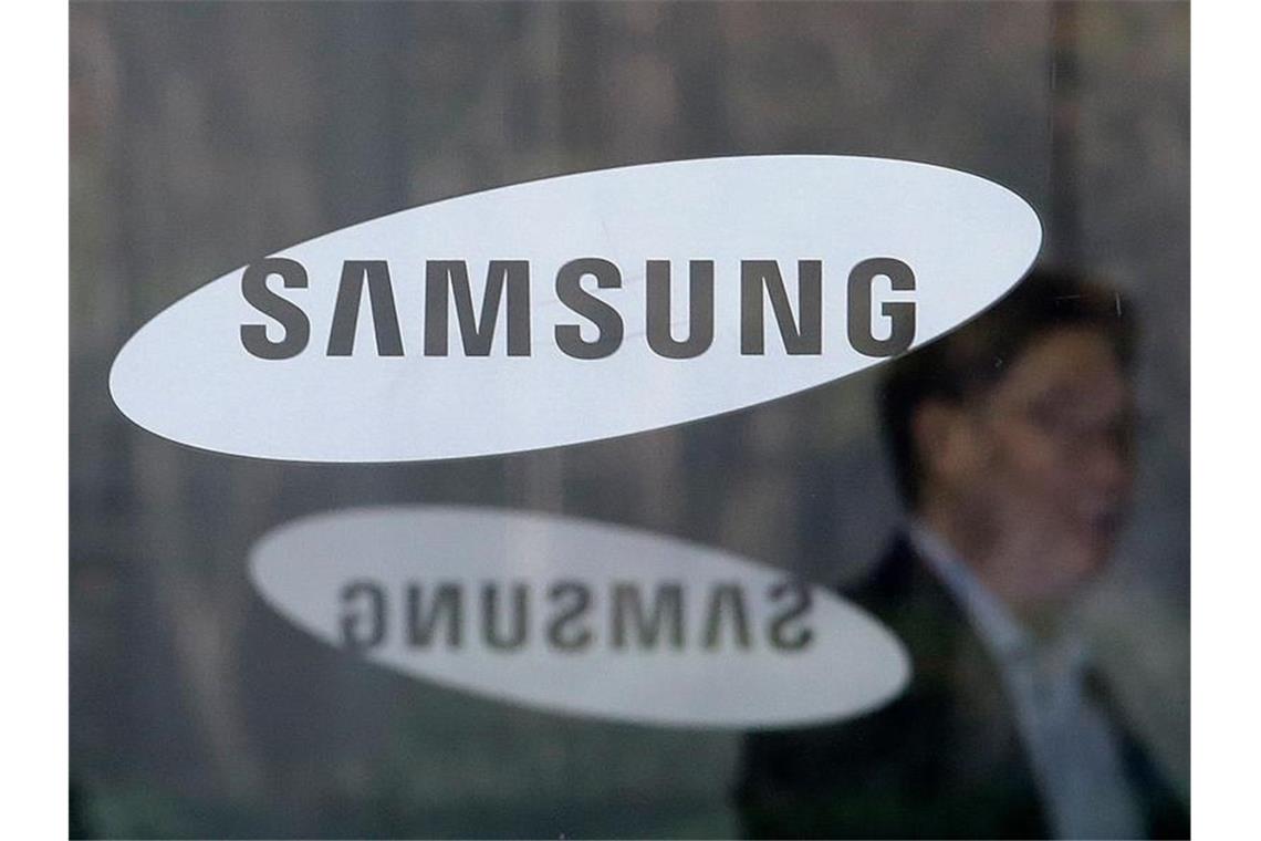 Beim Umsatz im zweiten Quartal rechnet Samsung mit einem Rückgang um 4,2 Prozent. Foto: Ahn Young-Joon/AP