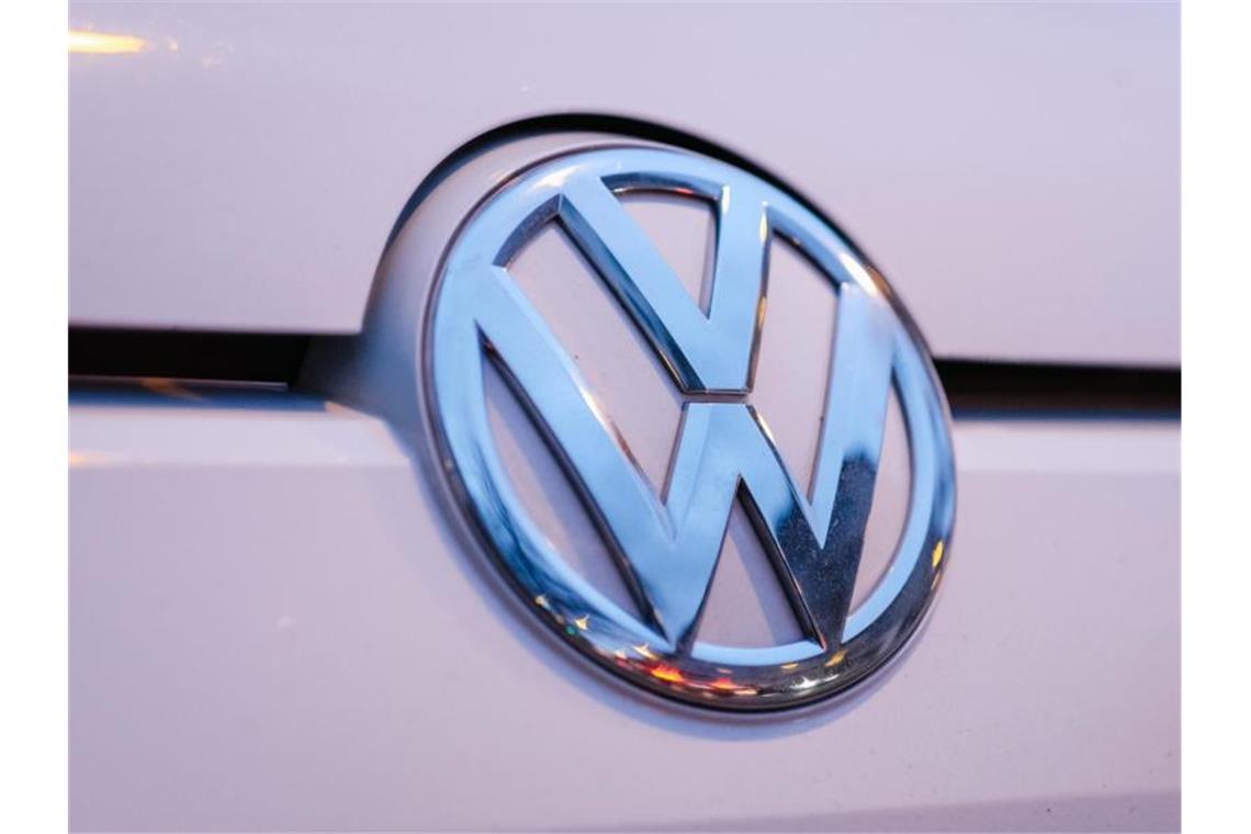 VW-Konzern will rasch aus Corona-Tal – Verbrenner bleiben Beim Umsatz rechnet VW 2021 mit einem bedeutenden Plus. Foto: Ole Spata/dpa