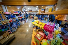 Beim Verschenkmarkt in Oppenweiler kann man so manchen Schatz finden. Archivfoto: Alexander Becher