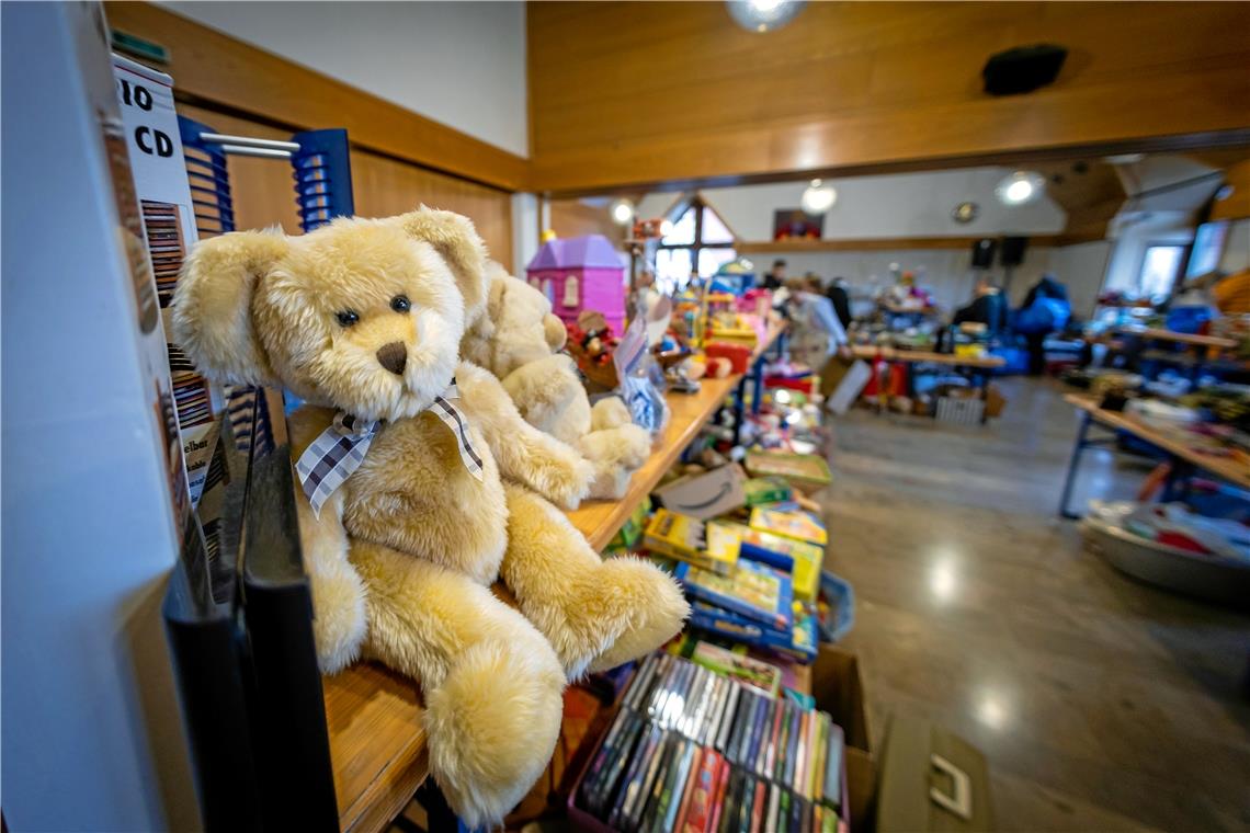 Beim Verschenkmarkt in Oppenweiler sind vor allem die Kinderartikel und Spielsachen beliebt. Foto: Alexander Becher