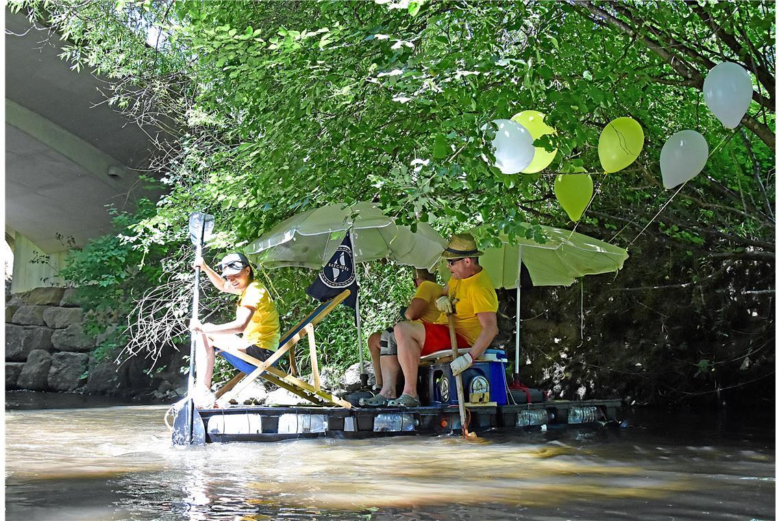 Beinahe kippt der Kahn. Gerade noch gut gegangen.  39. Murr-Regatta in Backnang ...