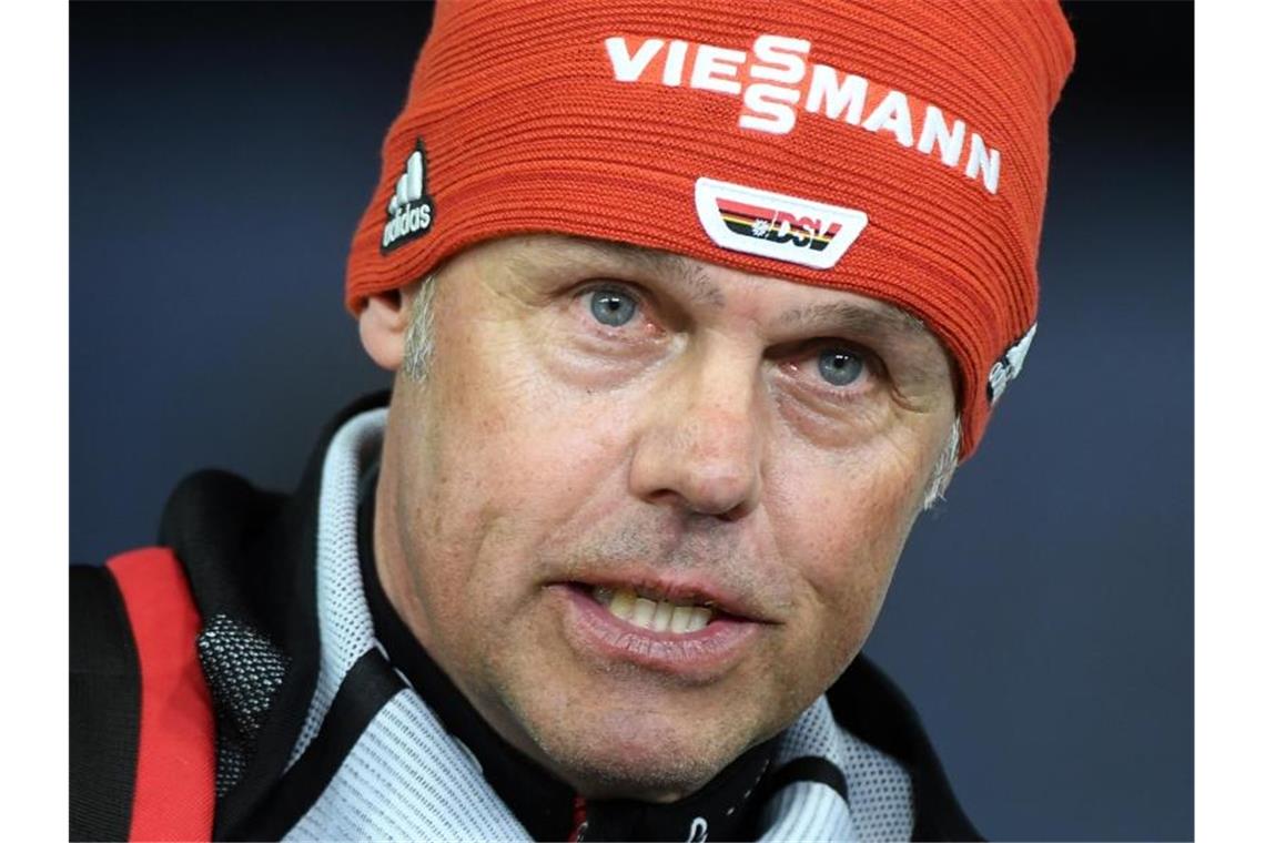 Beklagt einen großen Ausfall: Skisprung-Frauen-Bundestrainer Andreas Bauer. Foto: Hendrik Schmidt/zb/dpa