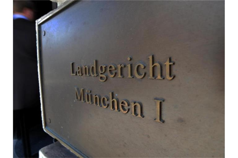 Bekommt Schalke durch eine Entscheidung vom Landgericht München I in der ersten Pokalrunde einen neuen Gegner?. Foto: picture alliance / dpa
