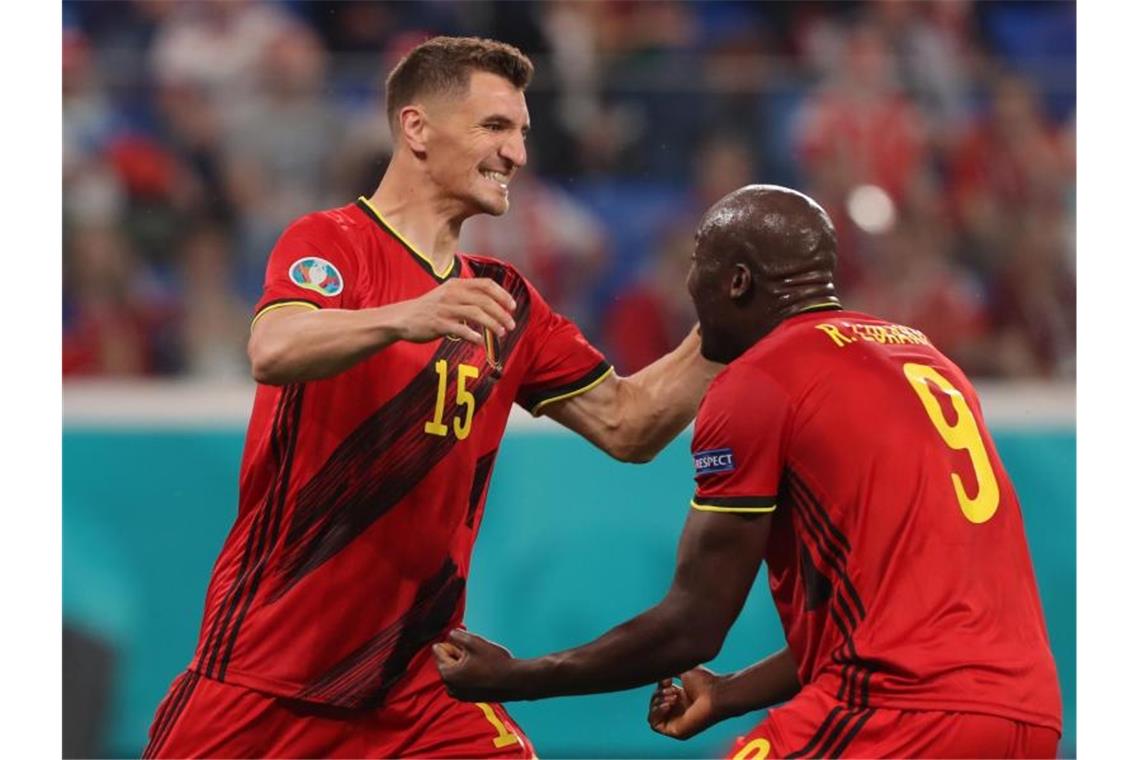 Belgien setzte sich dank Toren von Thomas Meunier (l) und Romelu Lukaku gegen Russland durch. Foto: Igor Russak/dpa