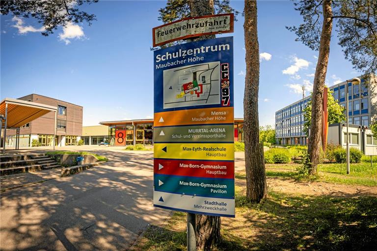 Beliebte Schulen auf der Maubacher Höhe: Max-Eyth-Realschule (links) und Max-Born-Gymnasium. Foto: Alexander Becher