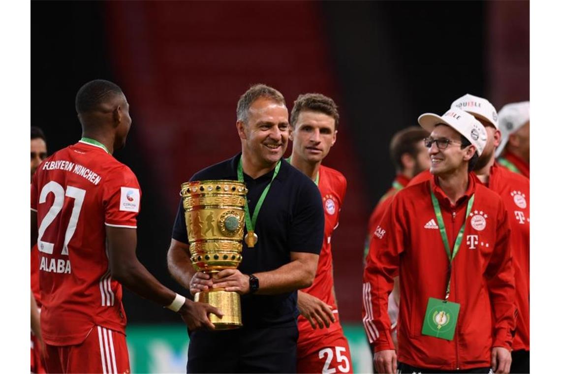 Belohnte seine Spieler mit einem Tag mehr Urlaub: Bayern-Coach Hansi Flick. Foto: Annegret Hilse/Reuters/POOL/dpa