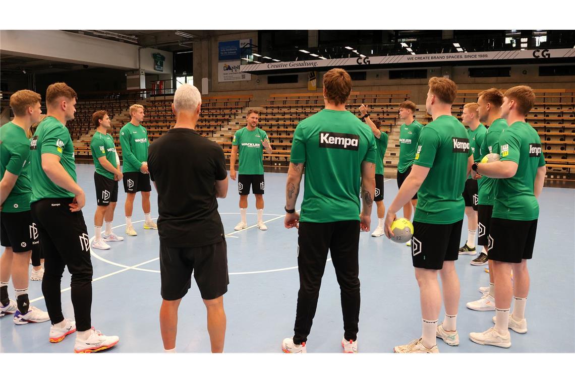 So läuft die Vorbereitung bei Frisch Auf Göppingen Ben Matschke schwört das Team ein.