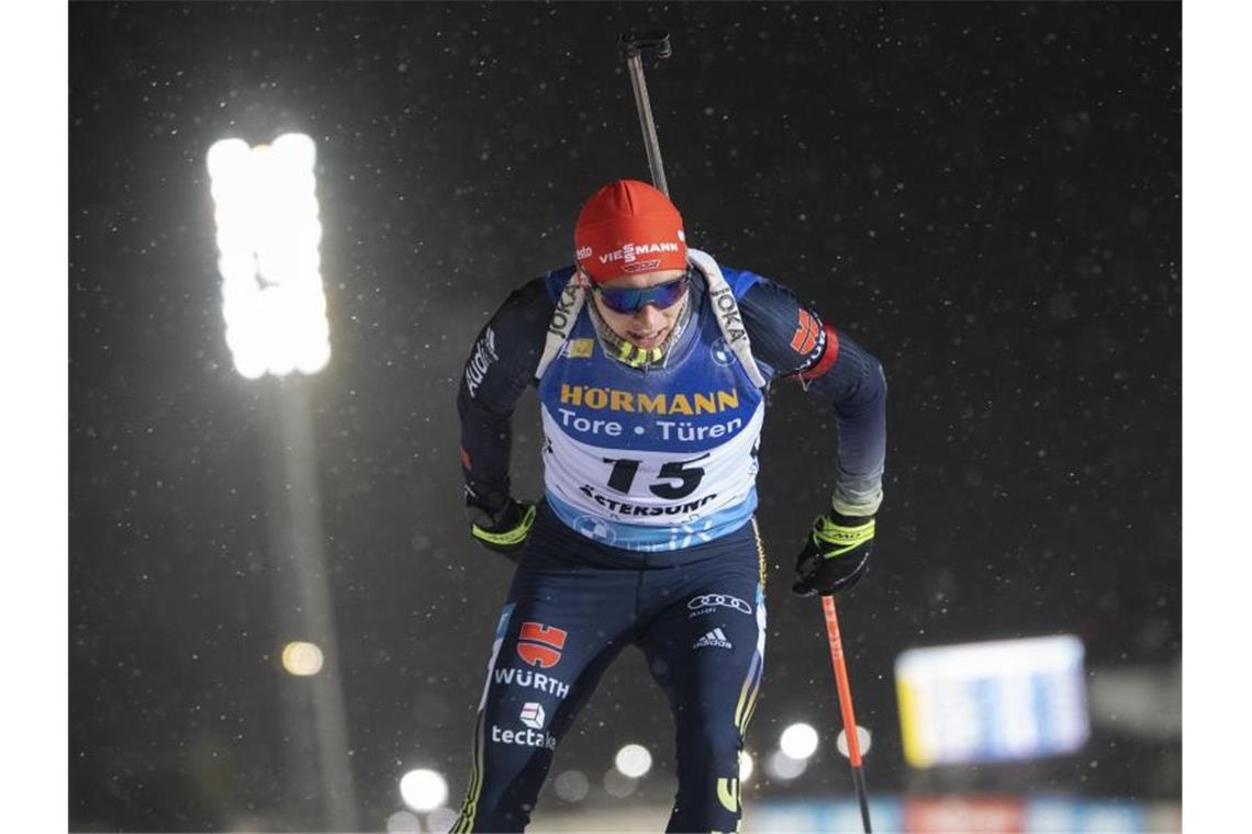 Das bringt der Wintersport am Sonntag Benedikt Doll geht bei der ersten Biathlon-Verfolgung des Olympia-Winters als 14. an den Start. Foto: Fredrik Sandberg/TT News Agency/AP/dpa