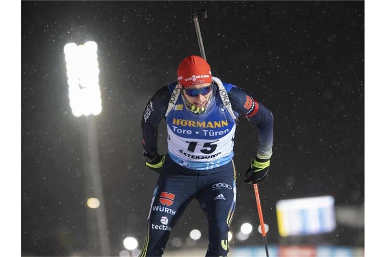 Benedikt Doll geht bei der ersten Biathlon-Verfolgung des Olympia-Winters als 14. an den Start. Foto: Fredrik Sandberg/TT News Agency/AP/dpa