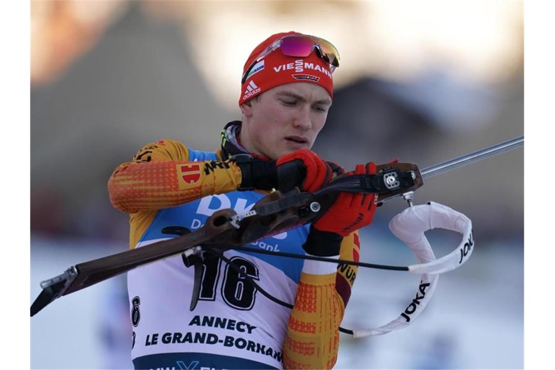 Ungewohntes Gefühl: Doll schießt sich fehlerfrei zum Sieg Benedikt Doll siegte fehlerfrei im Sprint. Foto: Alexey Filippov/Sputnik/dpa