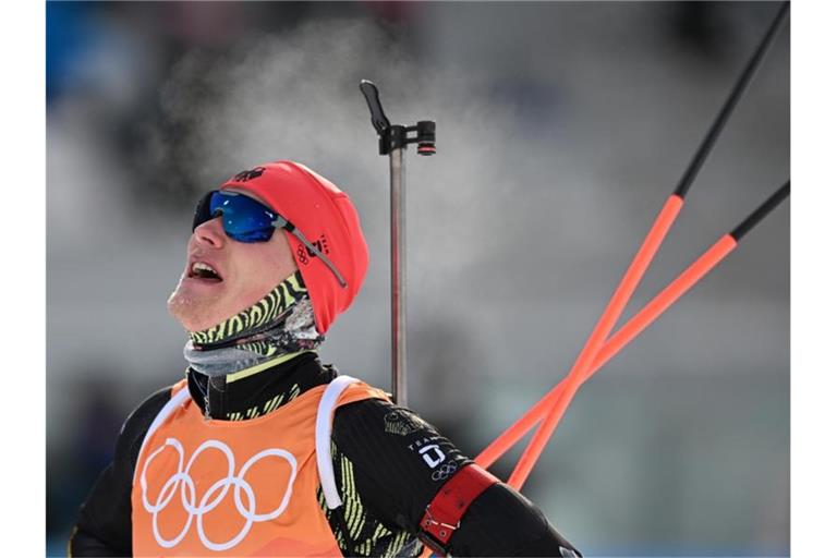 Benedikt Doll und die Biathlon-Staffel haben die Bronzemedaille als Vierte knapp verpasst. Foto: Hendrik Schmidt/dpa-Zentralbild/dpa