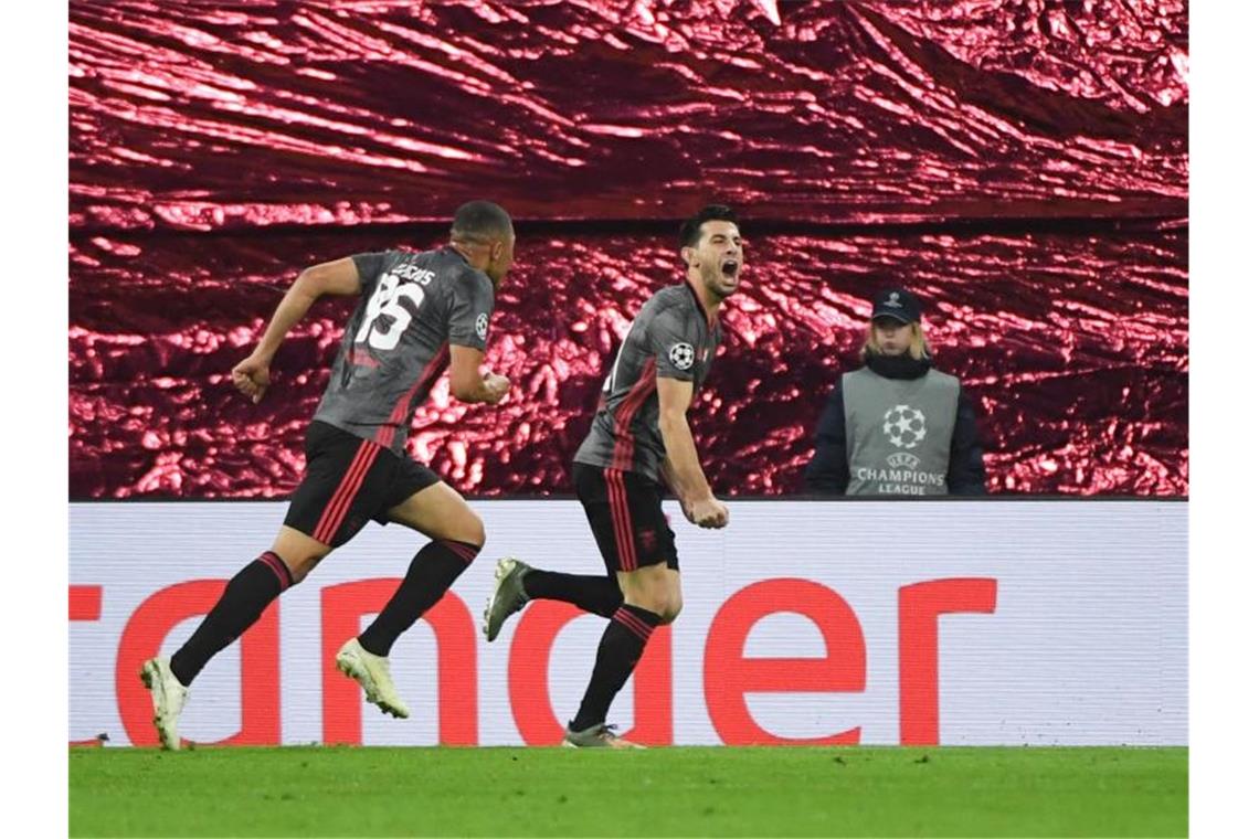 Dank Retter Forsberg: RB Leipzig erstmals im Achtelfinale Benficas Pizzi (r) jubelt mit Carlos Vinicius. Foto: Hendrik Schmidt/dpa
